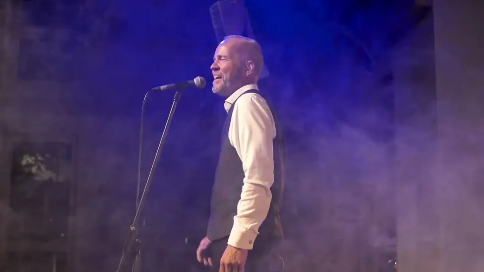 Vorschaubild zu „Alles muss rein (Big Band Version)